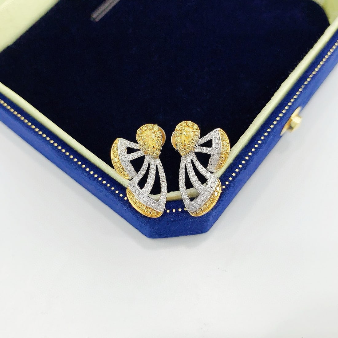 14k Gold 0.53 Ctw Natural Yellow Diamond & Diamond Earrings: Ref:230993052 // gold content:14k gold // main gemstone:yellow diamond // shape:pear // carat weight:0. 14ct // color:yellow // treatment:natural // // adjacent gemstone 2 : diamond // shape:round //