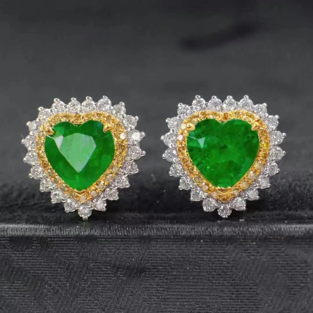 14k Gold 2.08 Ctw Vivid Green Natural Emerald & Diamond Earrings: Ref:230993053 // gold content:14k gold // main gemstone:emerald // shape:heart // carat weight:1. 6ct // color:vivid green // treatment:natural // // adjacent gemstone 2 : diamond // shape:round // ca
