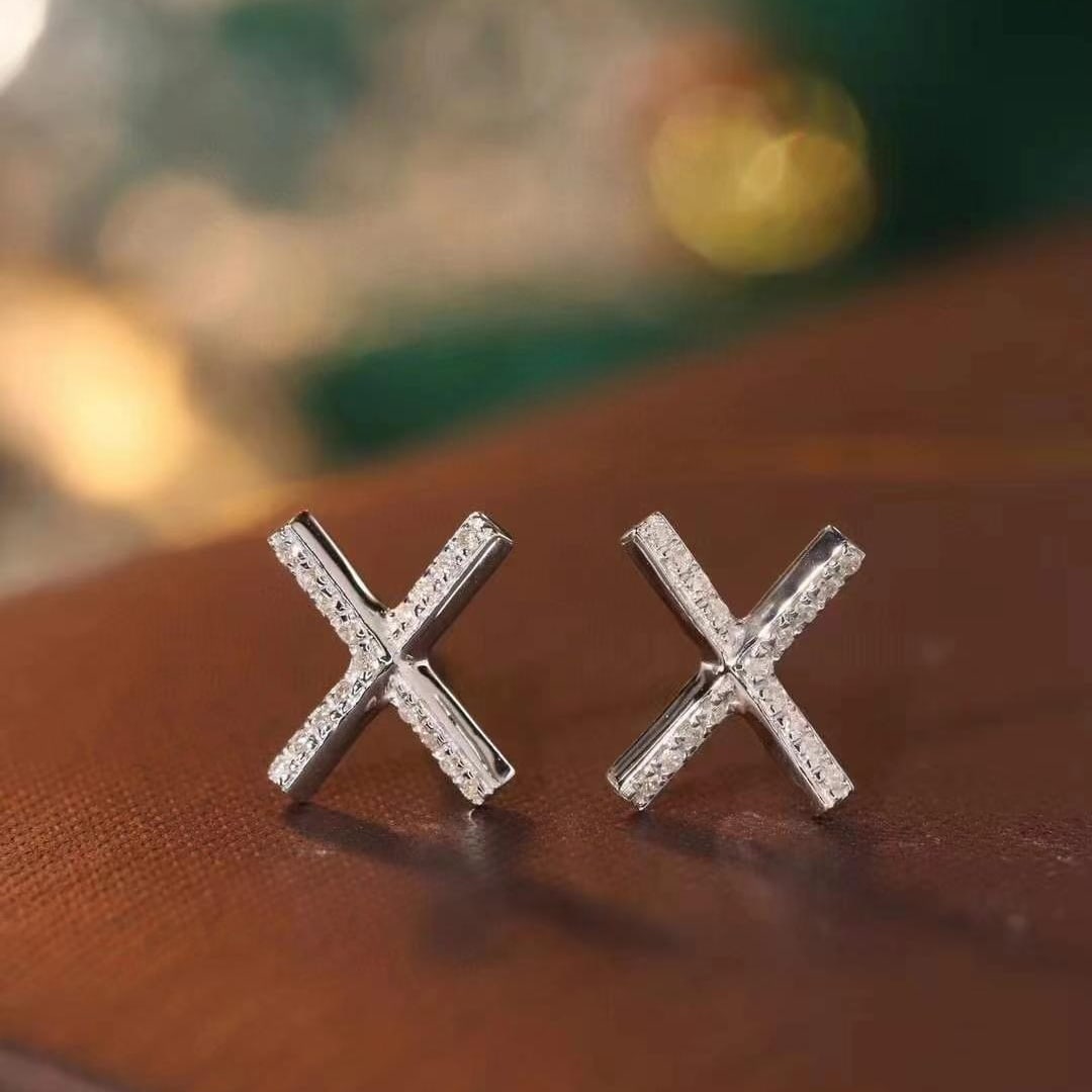 14k Gold 0.08 Ct Natural H Diamond Earrings: Ref:230993057 // gold content:14k gold // main gemstone:diamond // shape:round // carat weight:0. 08ct // clarity grade:vs-si // color:h // treatment:natural // cut grade:g // Condition: New Low
