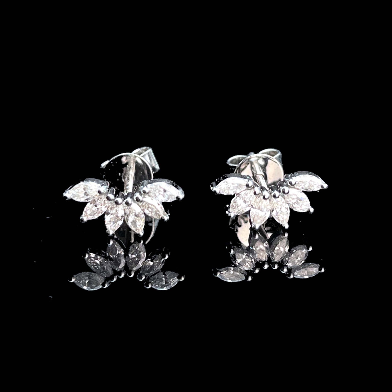 14k Gold 0.5 Ct Natural H Diamond Earrings: Ref:230993062 // gold content:14k gold // main gemstone:diamond // shape:marquise // carat weight:0. 5ct // clarity grade:vs-si // color:h // treatment:natural // Condition: New High Estimate: 2600