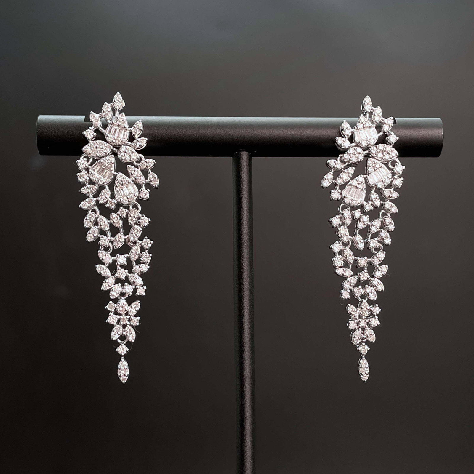 14k Gold 1.5 Ct Natural H Diamond Earrings: Ref:230993068 // gold content:14k gold // main gemstone:diamond // shape:multiply // carat weight:1. 5ct // clarity grade:vs-si // color:h // treatment:natural // Low Estimate: 4600 Condition: New Hig