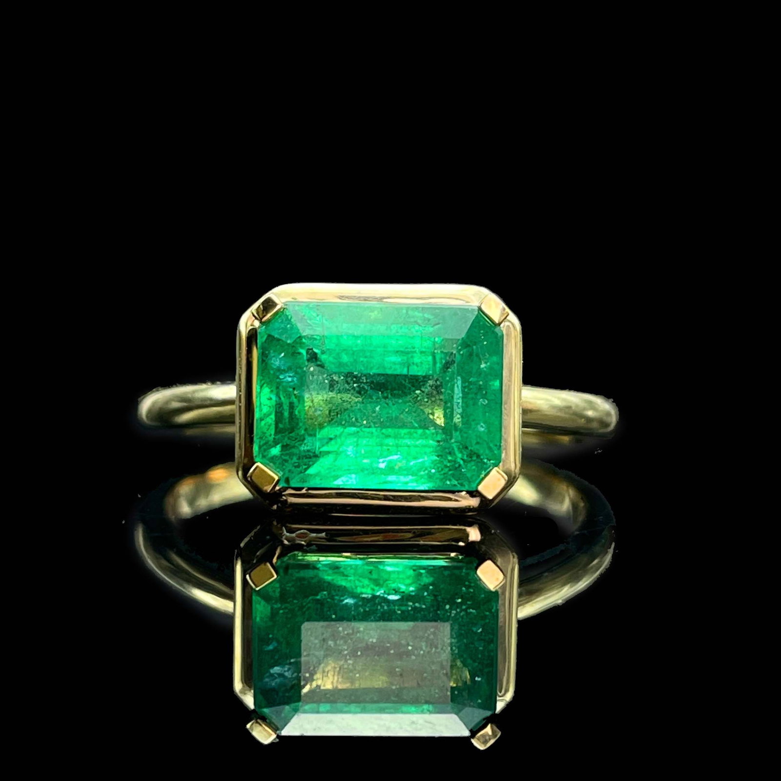 14k Gold 1.7 Ct Vivid Green Natural Emerald Ring: Ref:230993069 // gold content:14k gold // ring size:7. 25us // // main gemstone:emerald // shape:octagonal // carat weight:1. 7ct // color:vivid green // treatment:natural // Condition: New Low