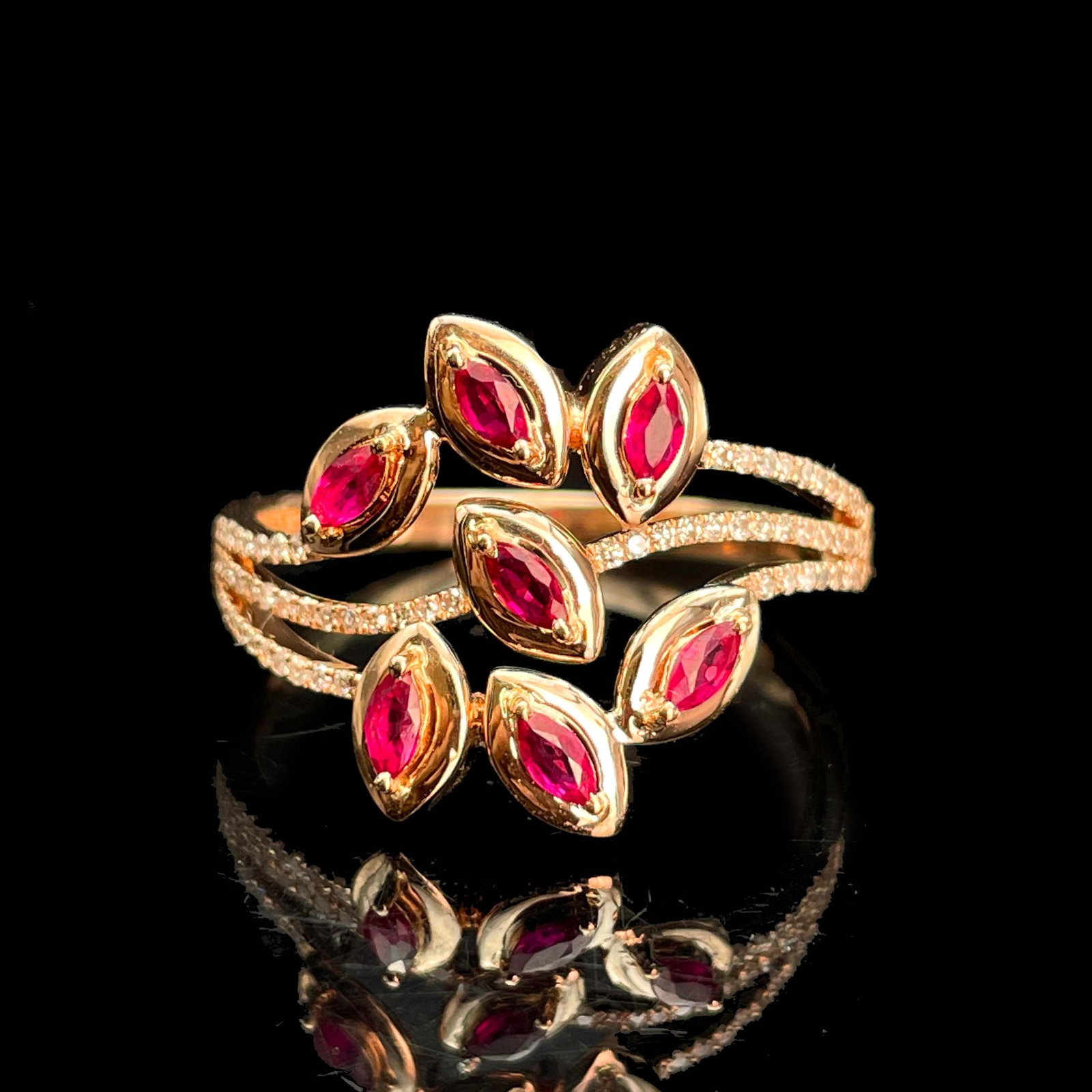 14k Gold 0.58 Ctw Natural Ruby & Diamond Ring: Ref:230993073 // gold content:14k gold // ring size:7. 25us // // main gemstone:ruby // shape:marquise // carat weight:0. 4ct // color:red // treatment:natural // // adjacent gemstone 2 : diamond //