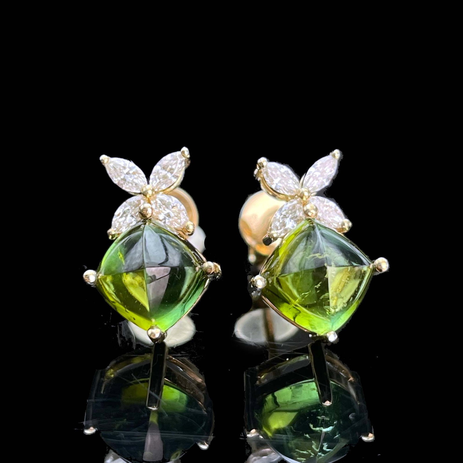 14k Gold 3.04 Ctw Natural Tourmaline & Diamond Earrings: Ref:230993074 // gold content:14k gold // main gemstone:tourmaline // shape:suger-loaf // carat weight:2. 80ct // color:green // treatment:natural // // adjacent gemstone 2 : diamond //