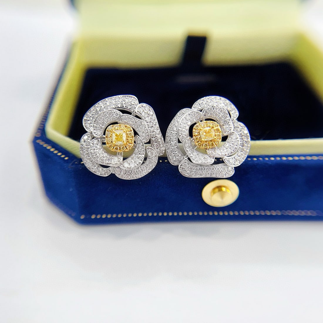 14k Gold 1.00 Ctw Natural Yellow Diamond & Diamond Earrings: Ref:230993078 // gold content:14k gold // main gemstone:yellow diamond // shape:cushion // carat weight:0. 20ct // color:yellow // treatment:natural // // adjacent gemstone 2 : diamond // shape:round 