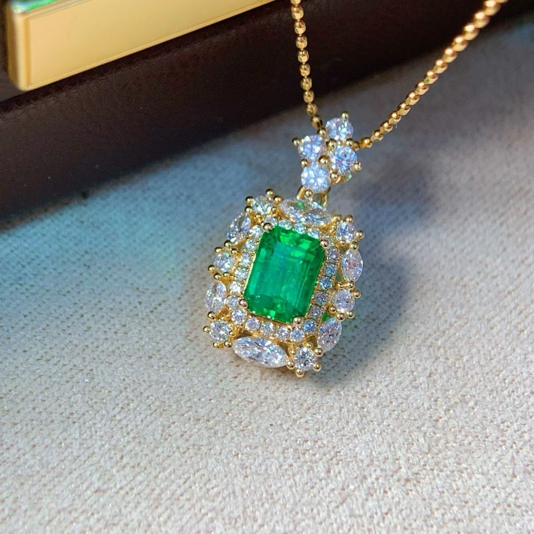 14k Gold 1.27 Ctw Vivid Green Natural Emerald & Diamond Pendant( Without Chain ) - 5