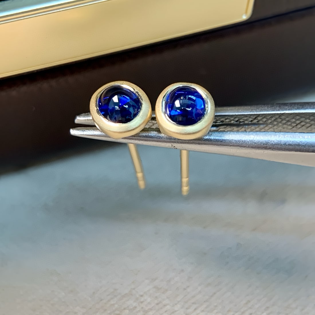 14k Gold 0.62 Ct Natural Sapphire Earrings - 2