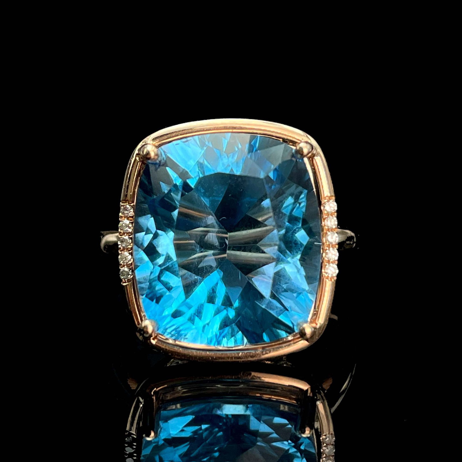 14k Gold 10.53 Ctw Natural Topaz & Diamond Ring: Ref:230993085 // gold content:14k gold // ring size:7. 25us // // main gemstone:topaz // shape:cushion // carat weight:10. 50ct // color:blue // treatment:natural // // adjacent gemstone 2 : diamond