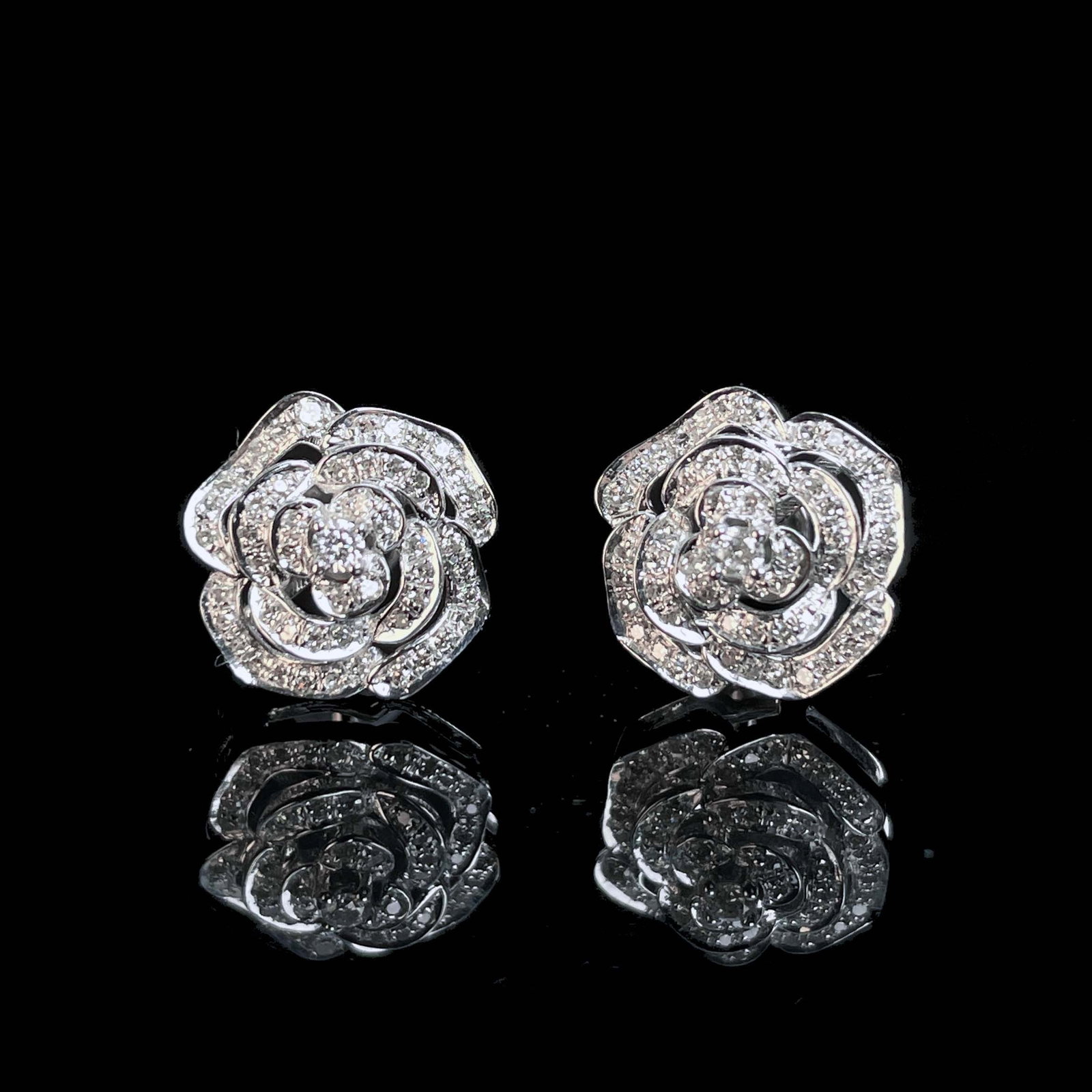 14k Gold 0.3 Ct Natural H Diamond Earrings: Ref:230993089 // gold content:14k gold // main gemstone:diamond // shape:round // carat weight:0. 3ct // clarity grade:vs-si // color:h // treatment:natural // cut grade:g // High Estimate: 2000 Low