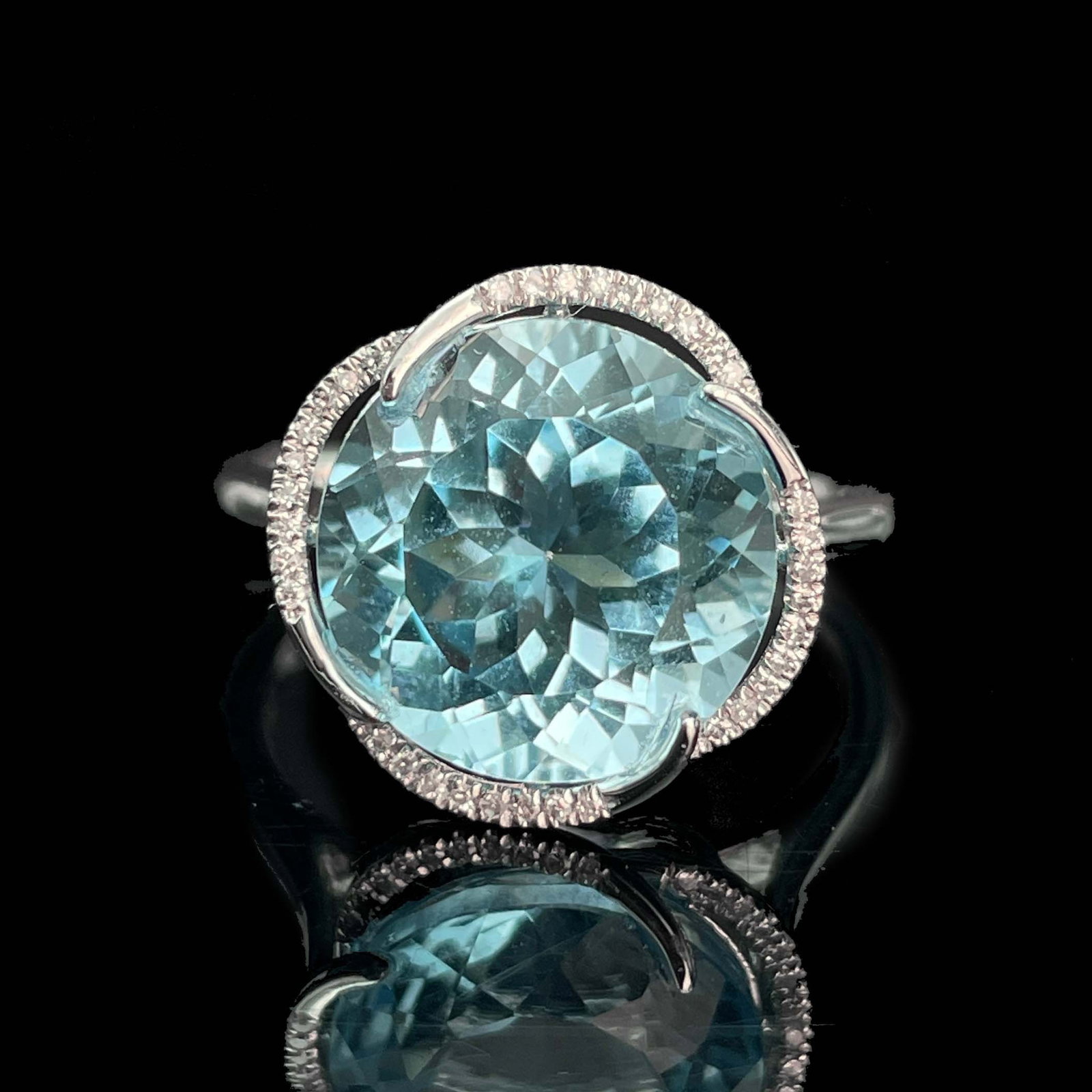 14k Gold 7.17 Ctw Natural Topaz & Diamond Ring: Ref:230993090 // gold content:14k gold // ring size:7. 25us // // main gemstone:topaz // shape:round // carat weight:7. 09ct // color:blue // treatment:natural // cut grade:g // // adjacent gemstone