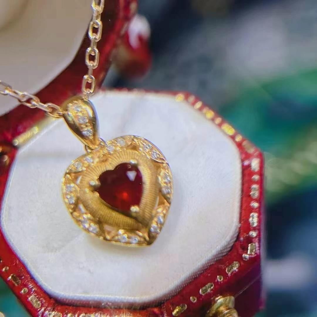 14k Gold 0.4 Ct Natural Ruby & Diamond Pendant( Without Chain ): Ref:230993099 // gold content:14k gold // main gemstone:ruby // shape:heart // carat weight:0. 4ct // color:pigeonblood red // treatment:natural // // adjacent gemstone 2 : diamond // shape:round //