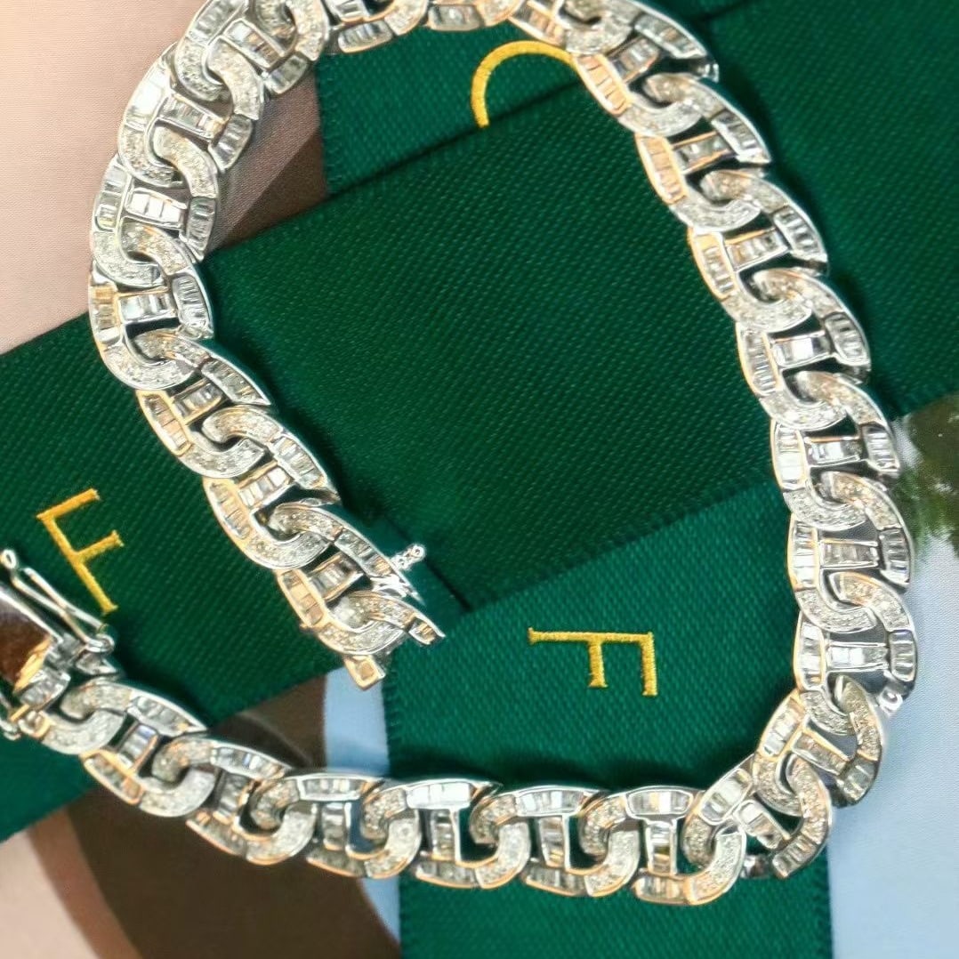 14k Gold 2.05 Ct Natural H Diamond Bracelet: Ref:230993100 // gold content:14k gold // main gemstone:diamond // shape:multiply // carat weight:2. 05ct // clarity grade:vs-si // color:h // treatment:natural // Condition: New Low Estimate: 8800