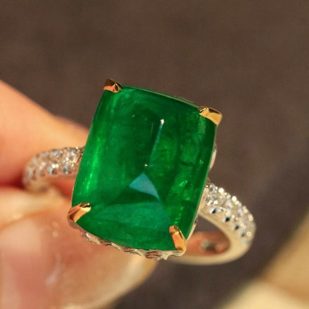 14k Gold 9.27 Ctw Vivid Green Natural Emerald & Diamond Ring - 2