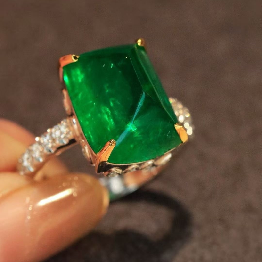 14k Gold 9.27 Ctw Vivid Green Natural Emerald & Diamond Ring - 3