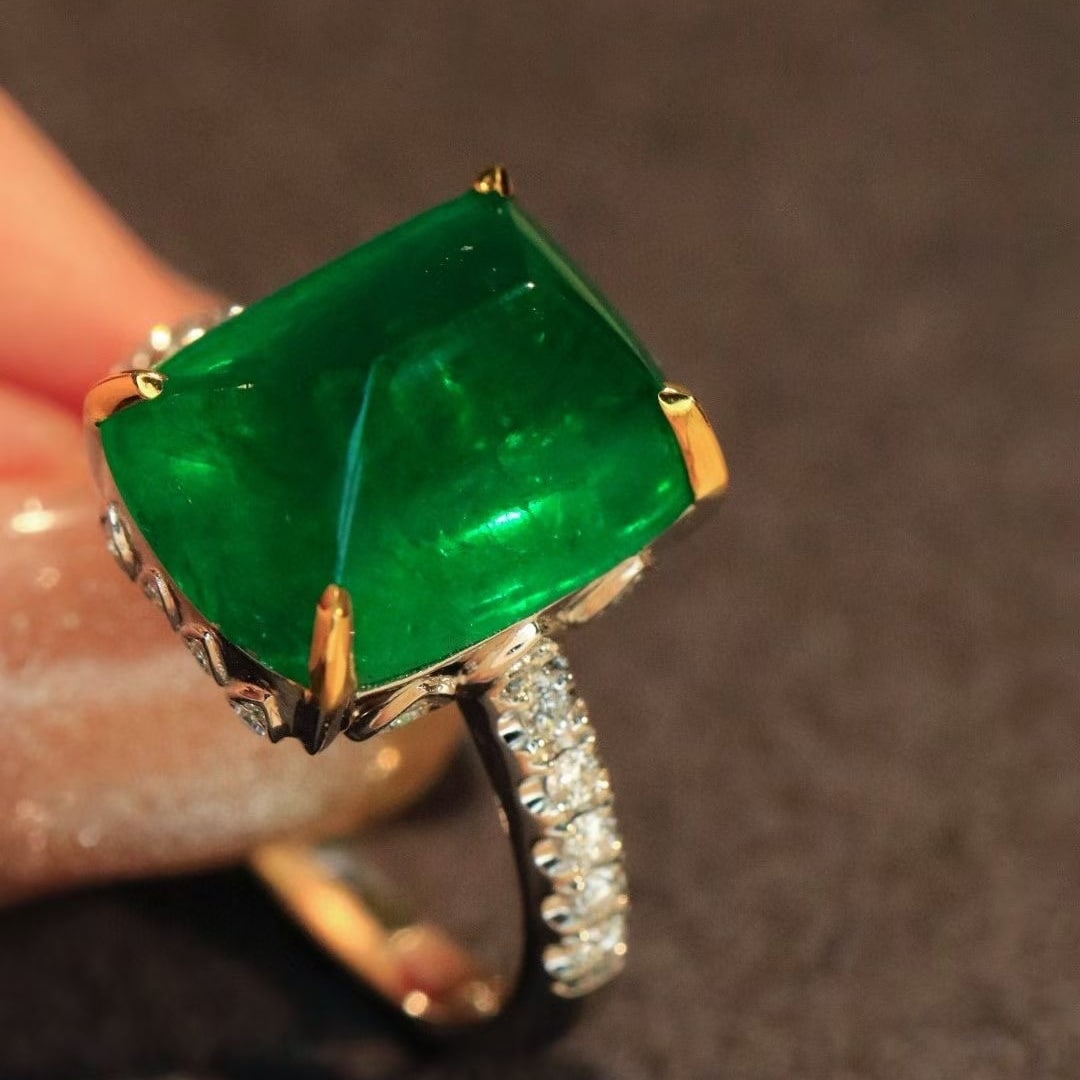 14k Gold 9.27 Ctw Vivid Green Natural Emerald & Diamond Ring - 4