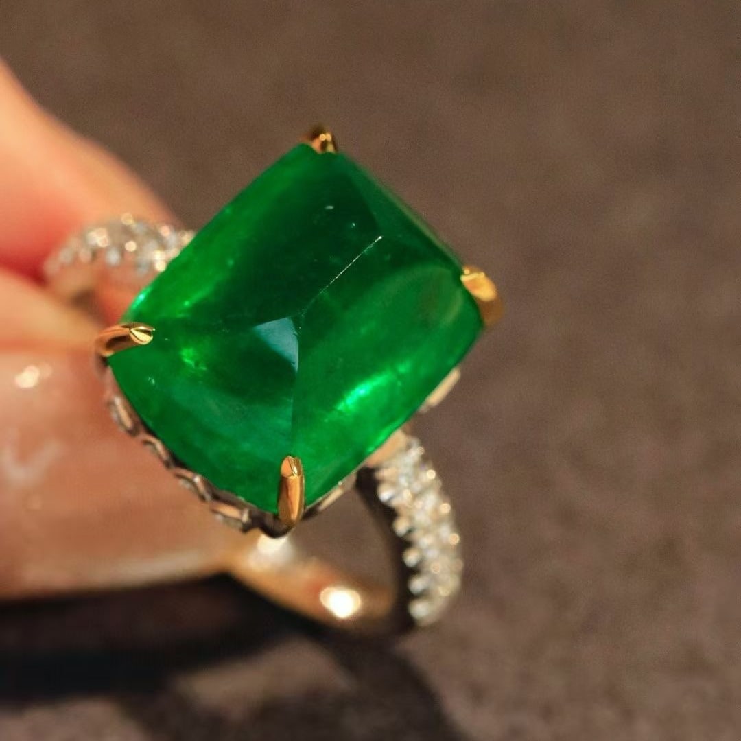 14k Gold 9.27 Ctw Vivid Green Natural Emerald & Diamond Ring - 5