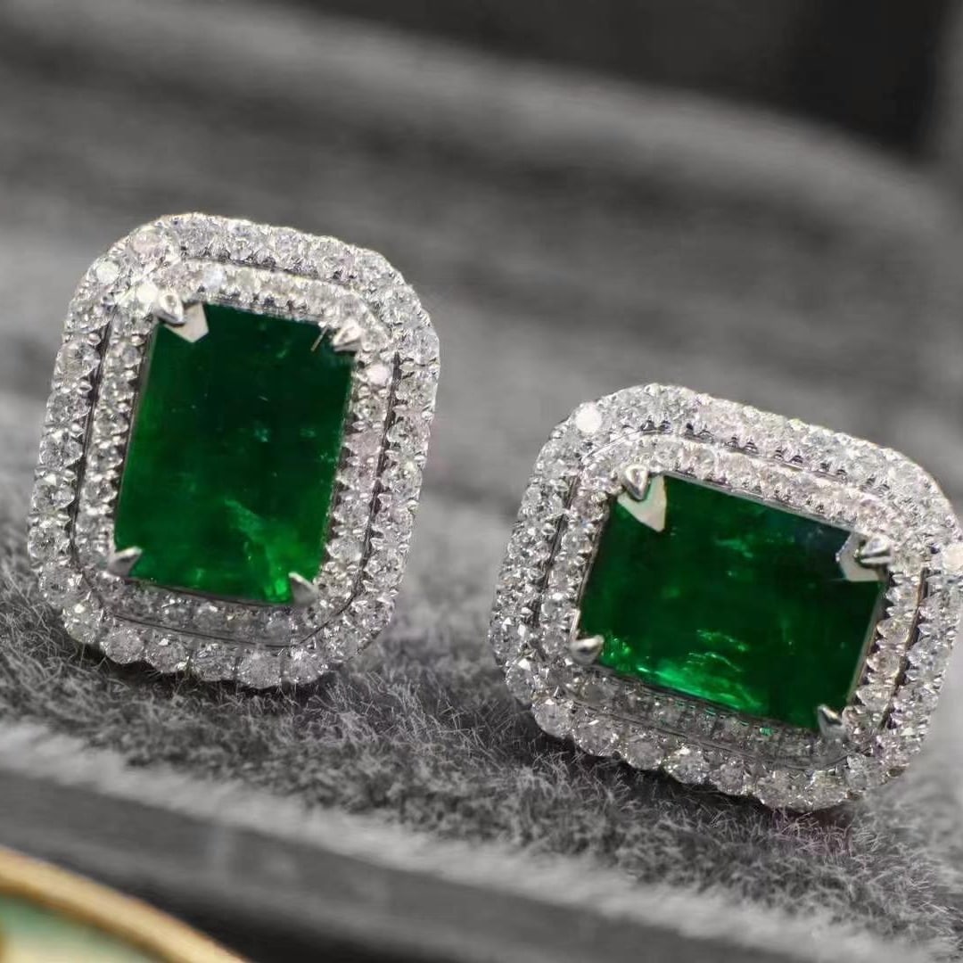 14k Gold 2.67 Ctw Vivid Green Natural Emerald & Diamond Earrings: Ref:230993105 // gold content:14k gold // main gemstone:emerald // shape:octagonal // carat weight:2. 2ct // color:vivid green // treatment:natural // // adjacent gemstone 2 : diamond // shape:round /