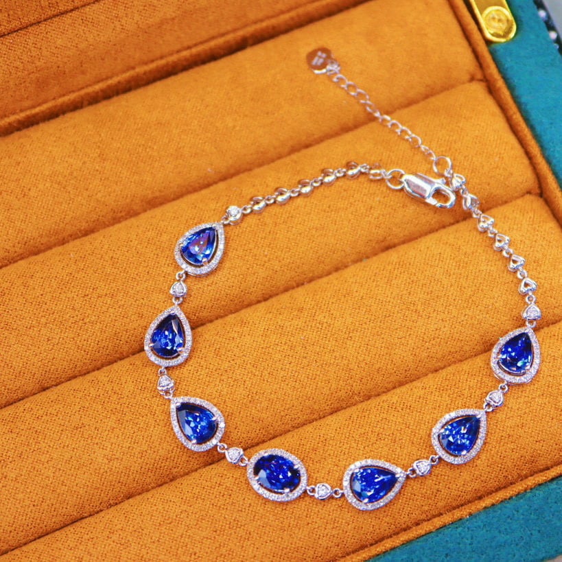 14k Gold 6.56 Ctw Natural Sapphire & Diamond Bracelet: Ref:230993119 // gold content:14k gold // main gemstone:sapphire // shape:multiply // carat weight:5. 90ct // color:cornflower blue // treatment:natural // // adjacent gemstone 2 : diamond // number