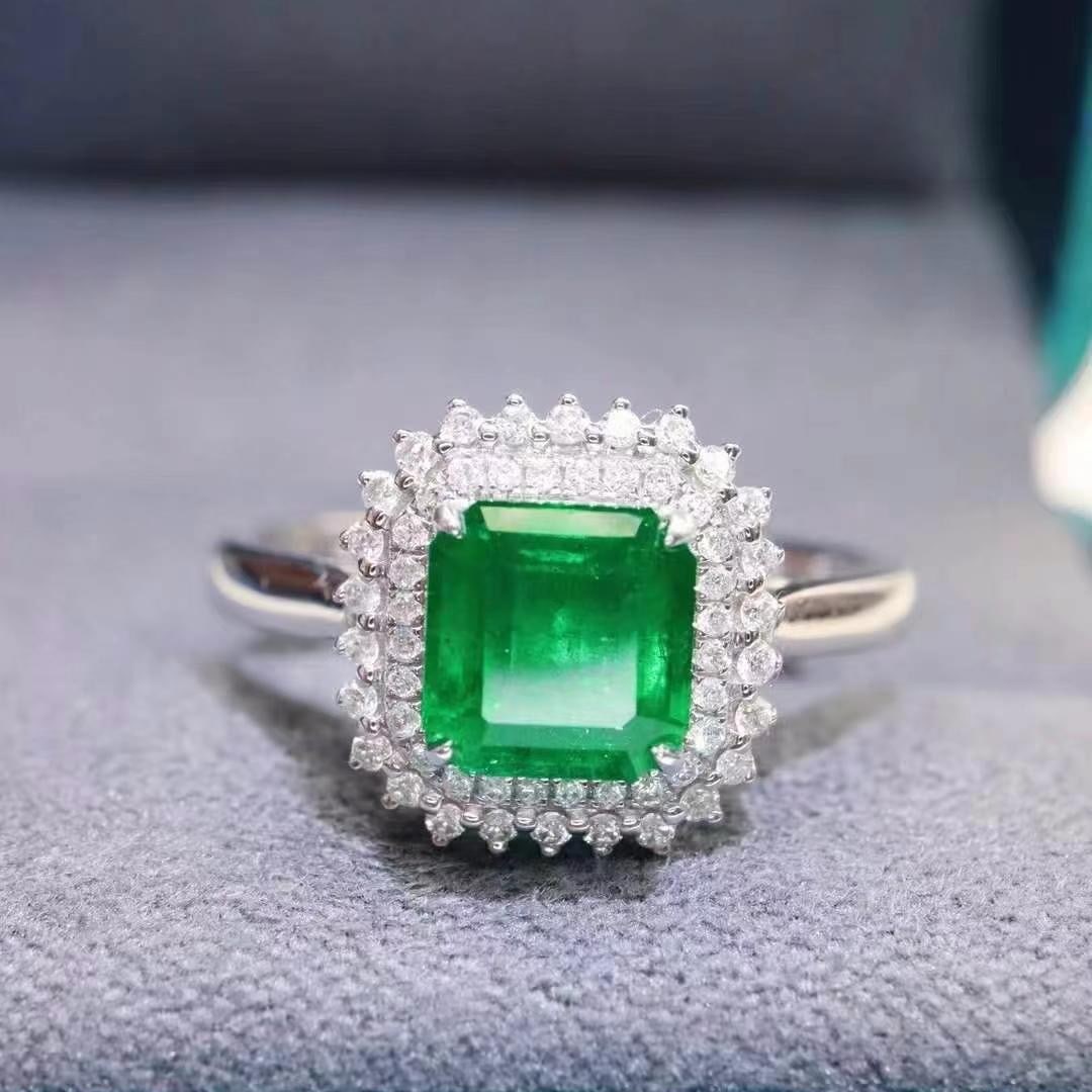 14k Gold 1.67 Ctw Vivid Green Natural Emerald & Diamond Ring: Ref:230993133 // gold content:14k gold // ring size:7. 25us // // main gemstone:emerald // shape:octagonal // carat weight:1. 46ct // color:vivid green // treatment:natural // // adjacent gemstone 2 :