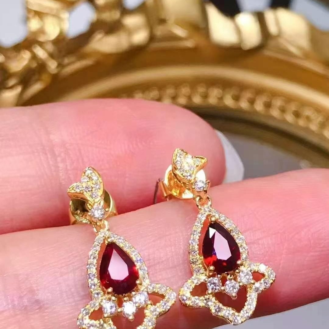 14k Gold 1.26 Ctw Natural Ruby & Diamond Earrings: Ref:230993135 // gold content:14k gold // main gemstone:ruby // shape:pear // carat weight:0. 8ct // color:pigeonblood red // treatment:natural // // adjacent gemstone 2 : diamond // shape:round //