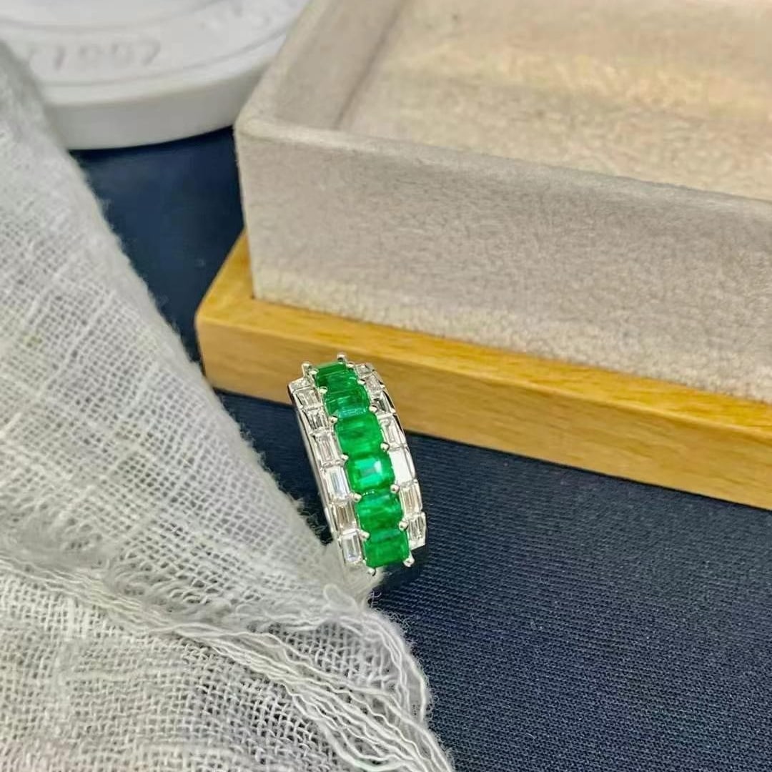 14k Gold 1.85 Ctw Vivid Green Natural Emerald & Diamond Ring: Ref:230993149 // gold content:14k gold // ring size:7. 25us // // main gemstone:emerald // shape:octagonal // carat weight:1. 32ct // color:vivid green // treatment:natural // // adjacent gemstone 2