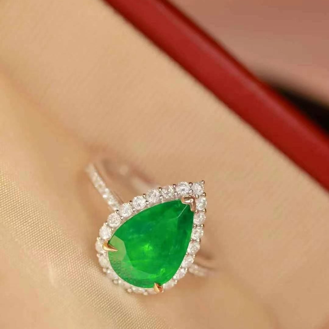 14k Gold 2.85 Ctw Vivid Green Natural Emerald & Diamond Ring - 2