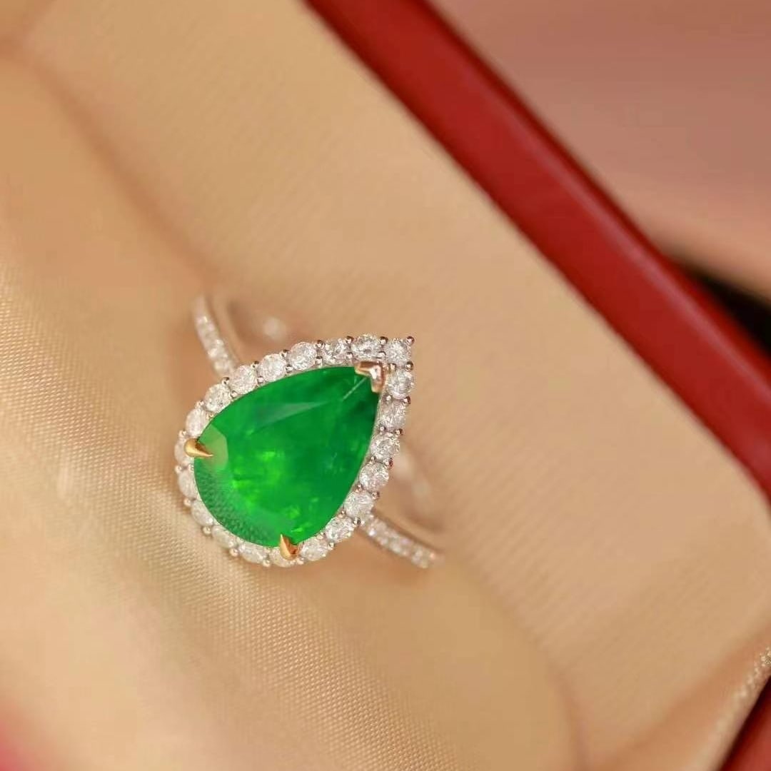 14k Gold 2.85 Ctw Vivid Green Natural Emerald & Diamond Ring - 8