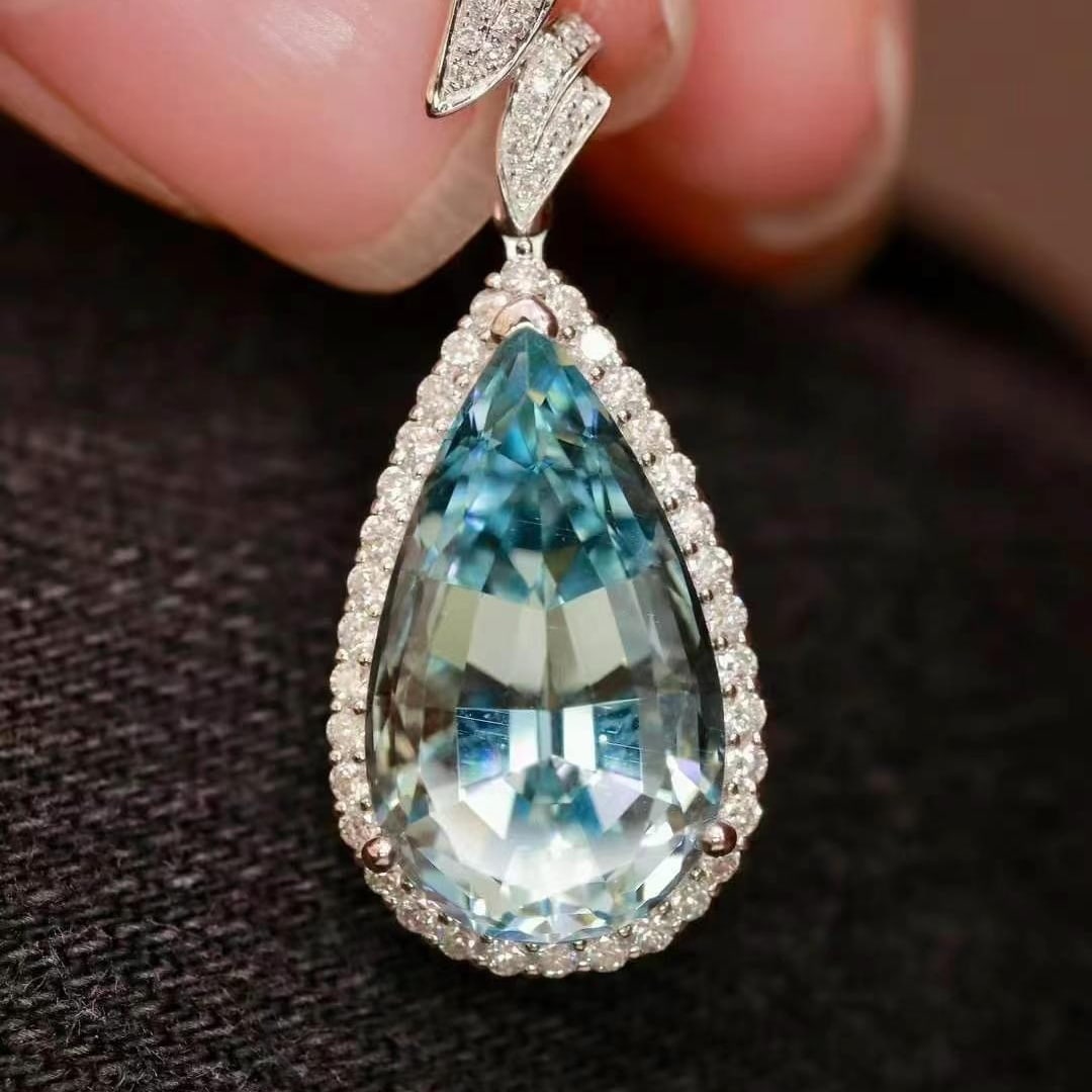 14k Gold 8.02 Ctw Natural Aquamarine & Diamond Pendant( Without Chain ): Ref:230993156 // gold content:14k gold // main gemstone:aquamarine // shape:pear // carat weight:7. 61ct // color:santa maria color // treatment:natural // // adjacent gemstone 2 : diamond // shape:ro