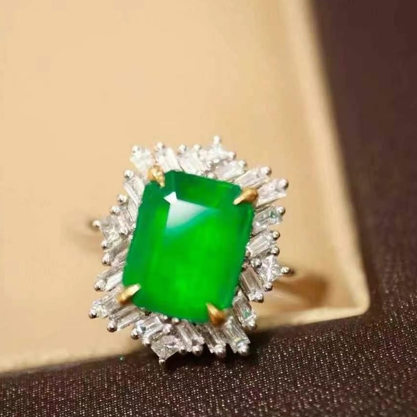 14k Gold 2.33 Ctw Vivid Green Natural Emerald & Diamond Ring: Ref:230993167 // gold content:14k gold // ring size:7. 25us // // main gemstone:emerald // shape:octagonal // carat weight:2. 02ct // color:vivid green // treatment:natural // // adjacent gemstone 2