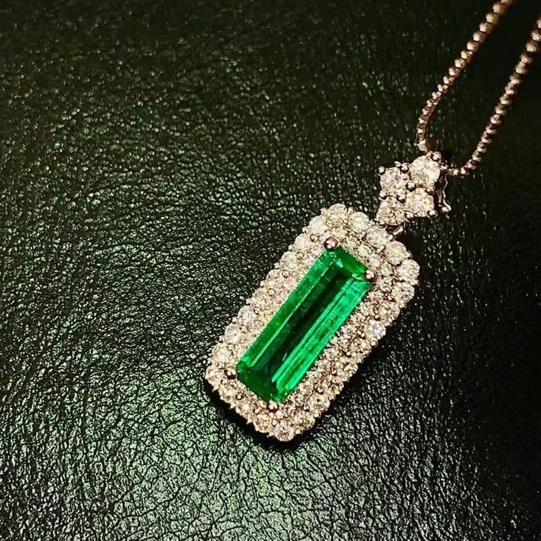 14k Gold 1.68 Ctw Vivid Green Natural Emerald & Diamond Pendant( Without Chain ): Ref:230993173 // gold content:14k gold // main gemstone:emerald // shape:octagonal // carat weight:1. 06ct // color:vivid green // treatment:natural // // adjacent gemstone 2 : diamond // shape:round