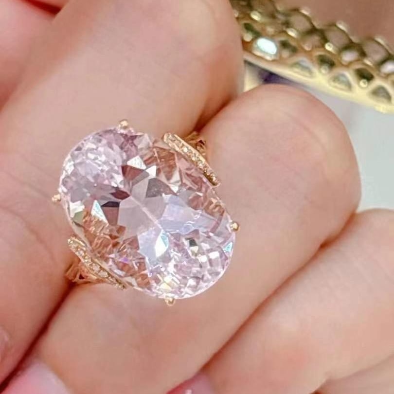 14k Gold 14.5 Ct Natural Kunzite & Diamond Ring: Ref:230993183 // gold content:14k gold // ring size:7. 25us // // main gemstone:kunzite // shape:oval // carat weight:14. 5ct // color:pink // treatment:natural // // adjacent gemstone 2 : diamond //
