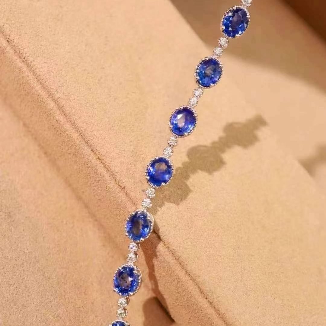 14k Gold 6.53 Ctw Natural Sapphire & Diamond Bracelet: Ref:230993185 // gold content:14k gold // main gemstone:sapphire // shape:oval // carat weight:6. 2ct // color:cornflower blue // treatment:natural // // adjacent gemstone 2 : diamond // shape:round /