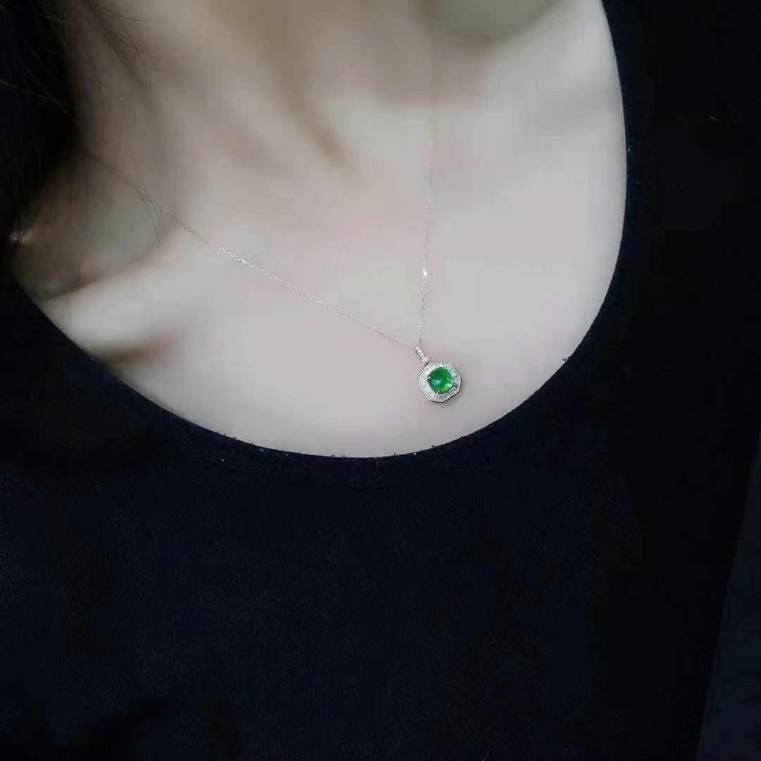 14k Gold 1.12 Ctw Vivid Green Natural Emerald & Diamond Pendant( Without Chain ) - 2