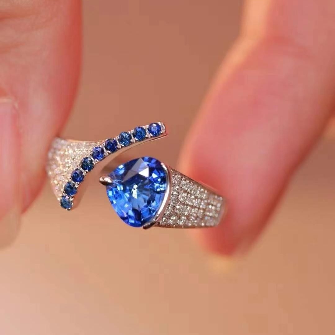 14k Gold 1.40 Ctw Natural Sapphire & Diamond Ring: Ref:230993190 // gold content:14k gold // ring size:7. 25us // // main gemstone:sapphire // shape:pear // carat weight:1. 17ct // color:blue // treatment:natural // // adjacent gemstone 2 : diamond