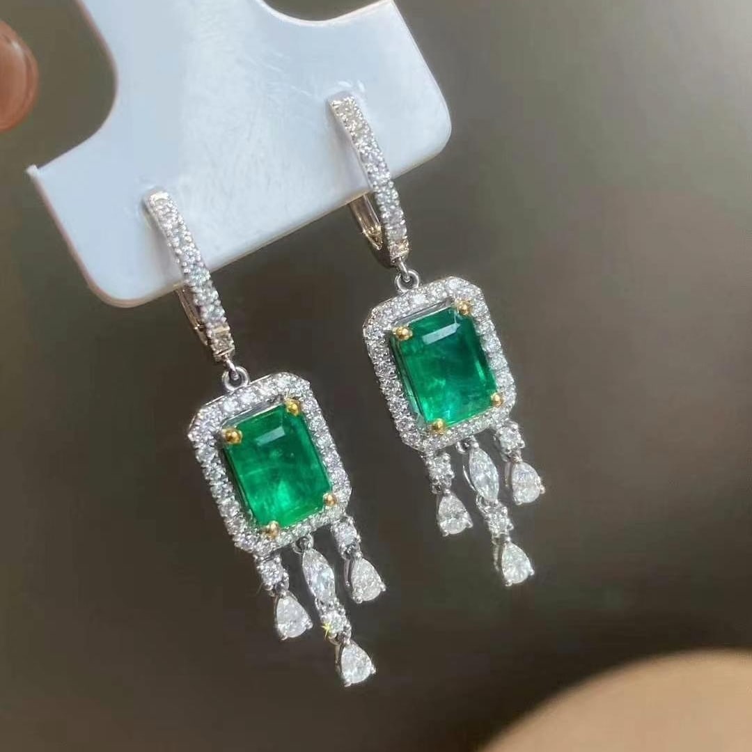 14k Gold 2.61 Ctw Vivid Green Natural Emerald & Diamond Earrings: Ref:230993195 // gold content:14k gold // main gemstone:emerald // shape:octagonal // carat weight:1. 75ct // color:vivid green // treatment:natural // // adjacent gemstone 2 : diamond // shape:multip