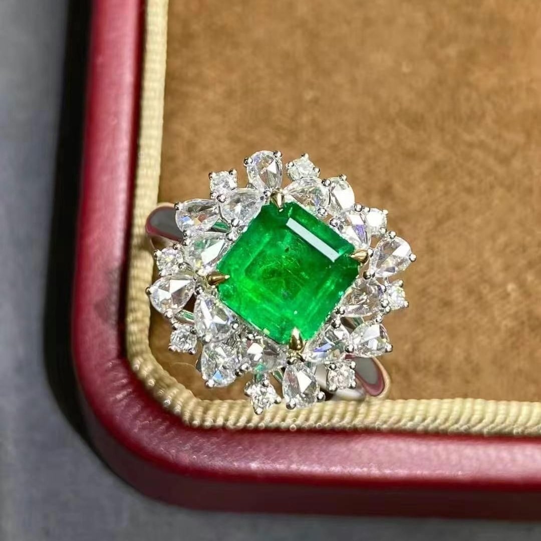 14k Gold 2.35 Ctw Vivid Green Natural Emerald & Diamond Ring/pendant( Without Chain ): Ref:230993200 // gold content:14k gold // ring size:7. 25us // // main gemstone:emerald // shape:octagonal // carat weight:1. 6ct // color:vivid green // treatment:natural // // adjacent gemstone 2 : 
