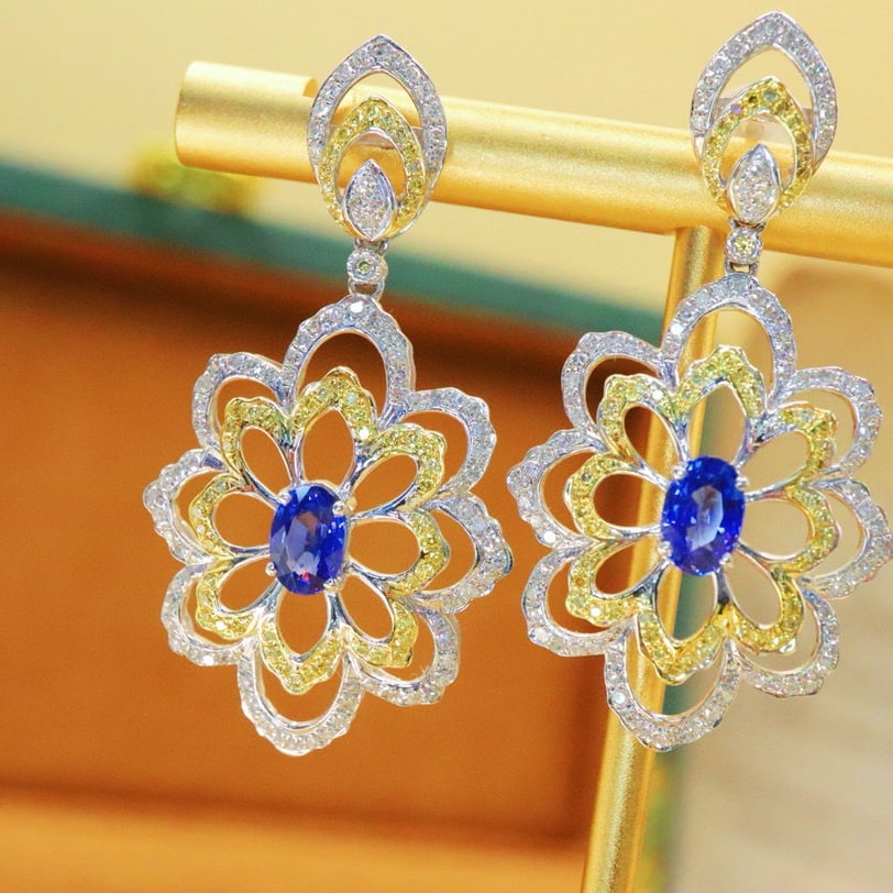 14k Gold 2.60 Ctw Natural Sapphire & Diamond Earrings: Ref:230993204 // gold content:14k gold // main gemstone:sapphire // shape:oval // carat weight:1. 43ct // color:cornflower blue // treatment:natural // // adjacent gemstone 2 : diamond // number of st