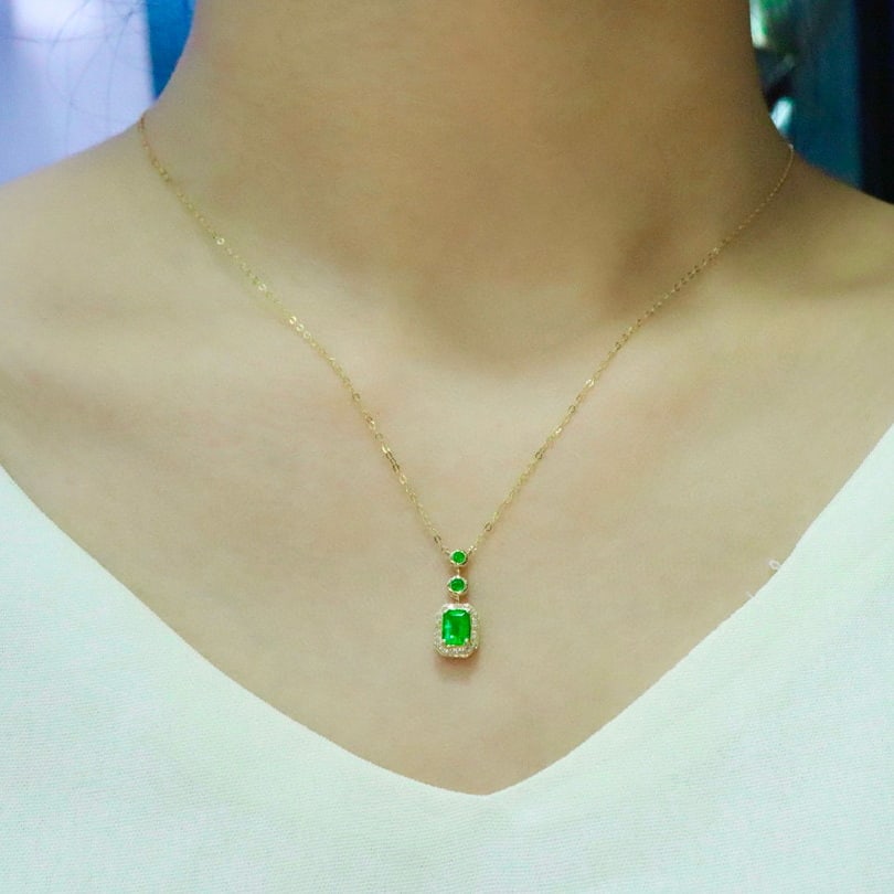 14k Gold 0.66 Ctw Vivid Green Natural Emerald & Diamond Necklace - 5