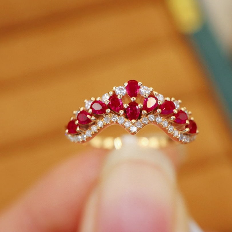14k Gold 0.54 Ctw Natural Ruby & Diamond Ring: Ref:230993221 // gold content:14k gold // ring size:7. 25us // // main gemstone:ruby // shape:pear // carat weight:0. 38ct // color:red // treatment:natural // // adjacent gemstone 2 : diamond //