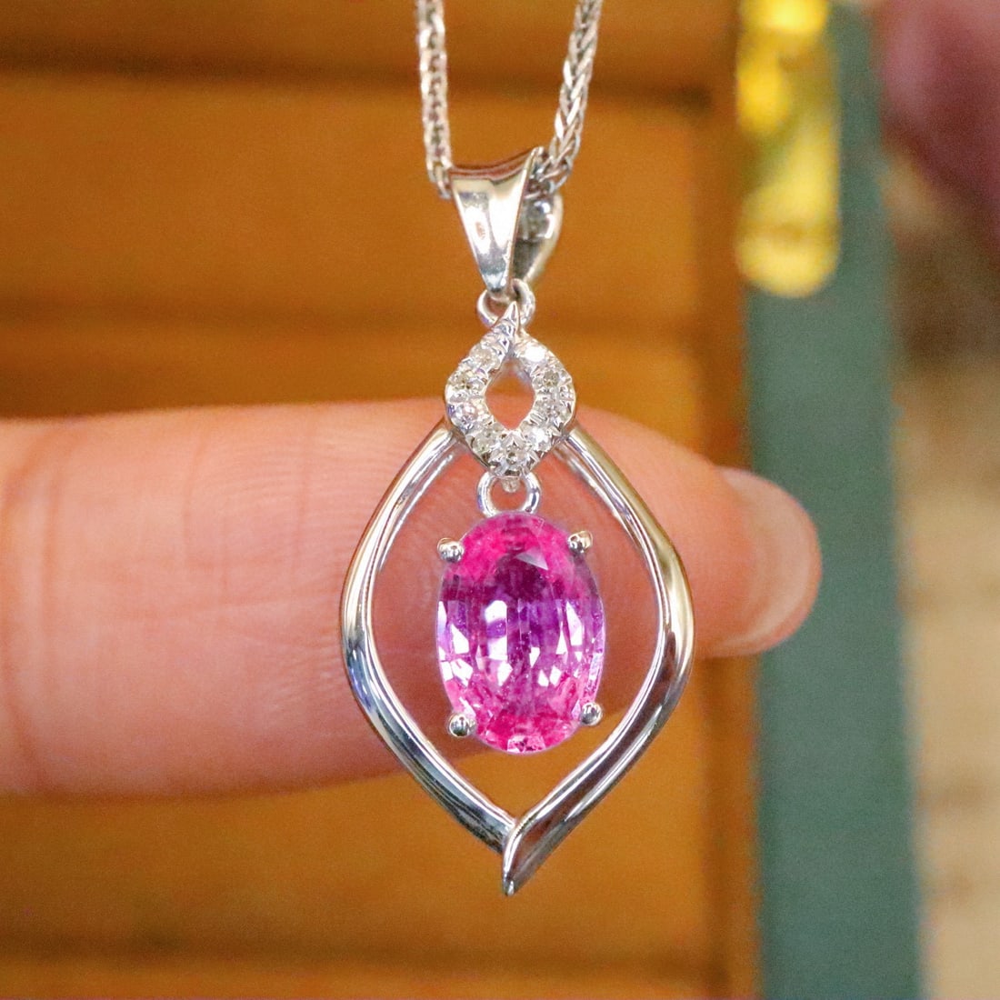 14k Gold 0.80 Ctw Natural Padparadscha Sapphire & Diamond Pendant( Without Chain ): Ref:230993224 // gold content:14k gold // main gemstone:padparadscha sapphire // shape:oval // carat weight:0. 78ct // color:orangish pink // treatment:natural // // adjacent gemstone 2 : diamond // n
