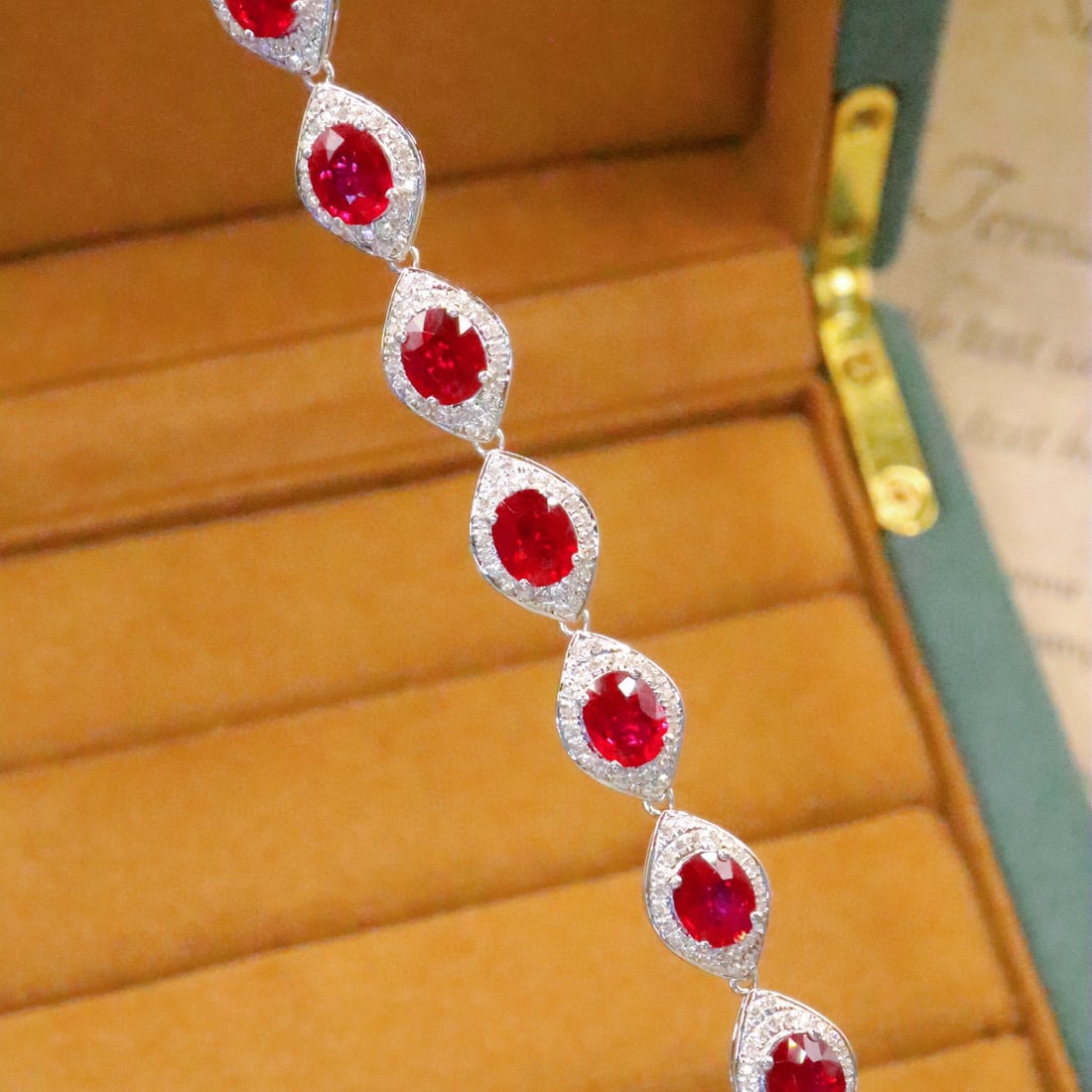 14k Gold 7.96 Ctw Natural Ruby & Diamond Bracelet: Ref:230993257 // gold content:14k gold // main gemstone:ruby // shape:oval // carat weight:6. 95ct // color:pigeonblood red // treatment:natural // // adjacent gemstone 2 : diamond // number of stones