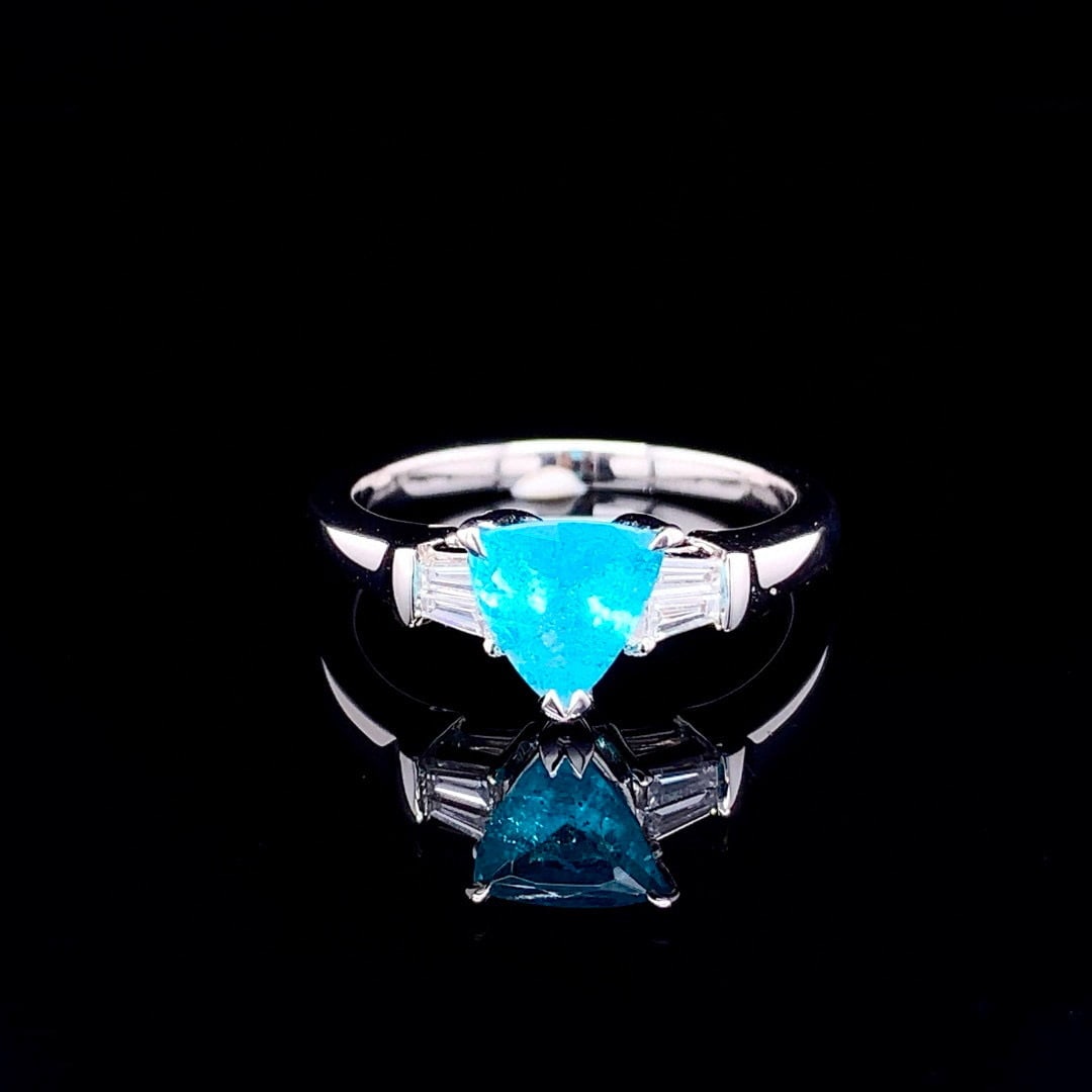 14k Gold 0.81 Ctw Natural Paraiba Tourmaline & Diamond Ring: Ref:230994002 // gold content:14k gold // ring size:7. 25us // // main gemstone:paraiba tourmaline // shape:triangle // carat weight:0. 65ct // color:blue // treatment:natural // // adjacent gemstone