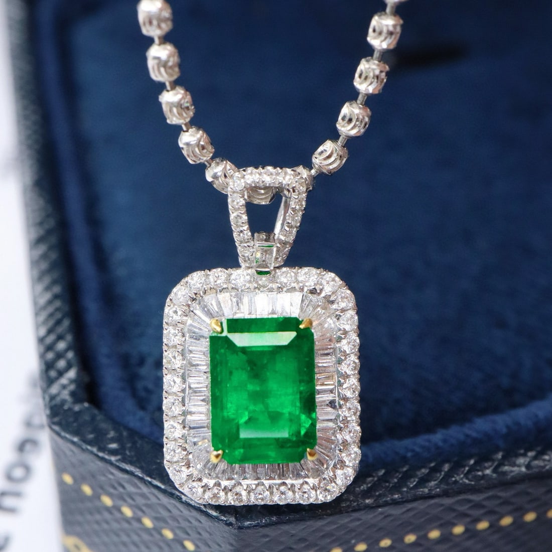 14k Gold 1.68 Ctw Vivid Green Natural Emerald & Diamond Pendant( Without Chain ): Ref:230994009 // gold content:14k gold // main gemstone:emerald // shape:octagonal // carat weight:1. 20ct // color:vivid green // treatment:natural // // adjacent gemstone 2 : diamond //