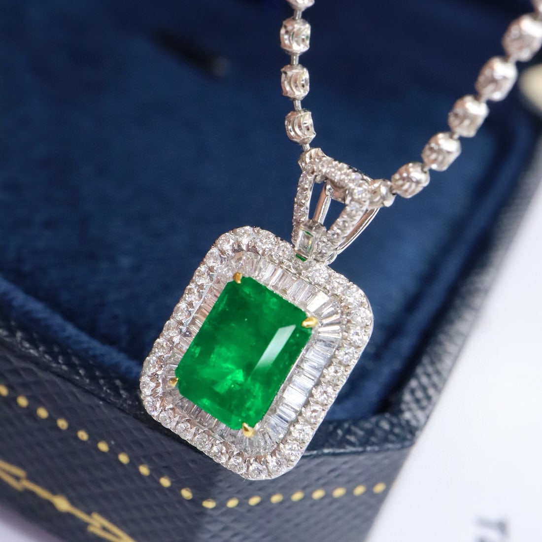 14k Gold 1.68 Ctw Vivid Green Natural Emerald & Diamond Pendant( Without Chain ) - 4