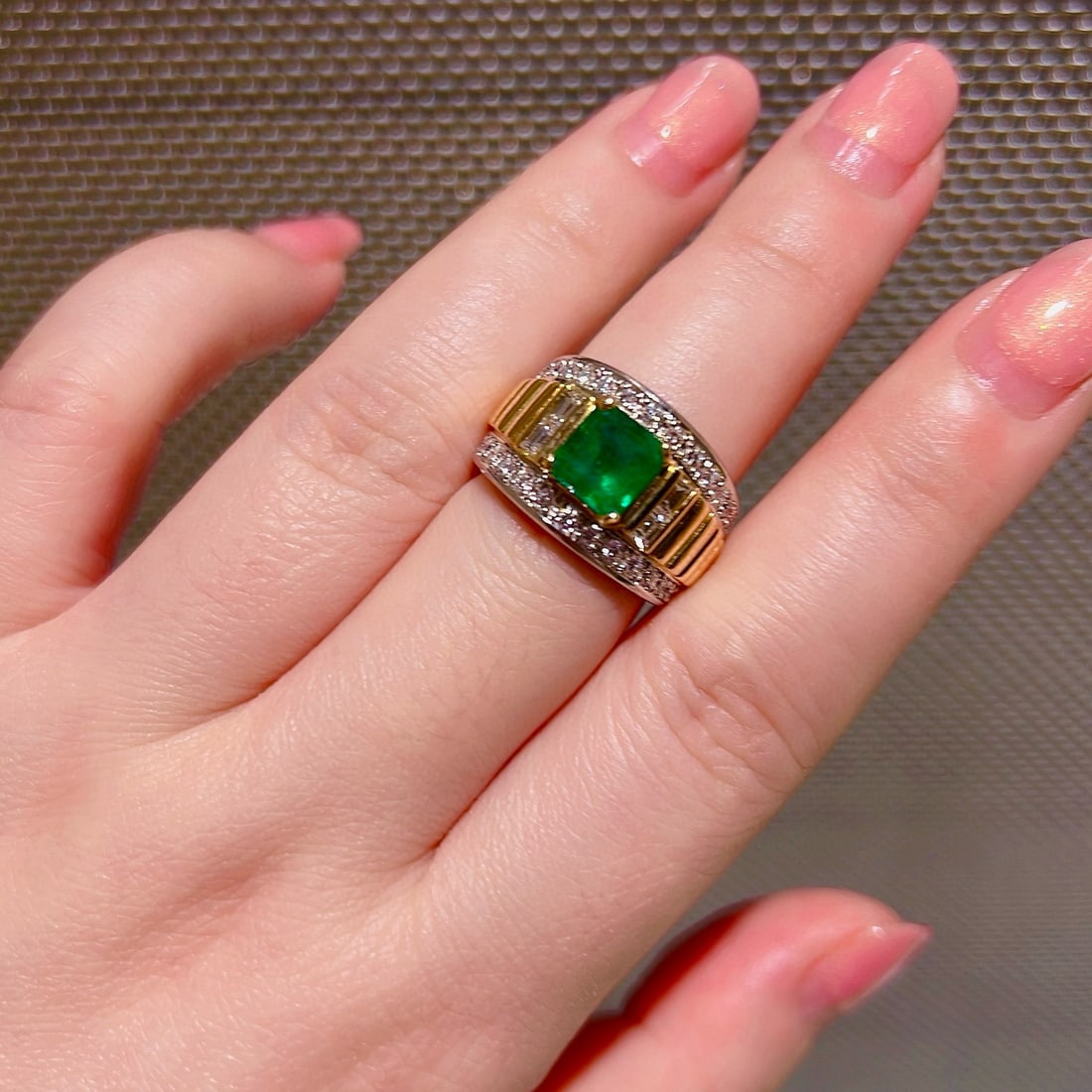 14k Gold 2.49 Ctw Vivid Green Natural Emerald & Diamond Ring - 5