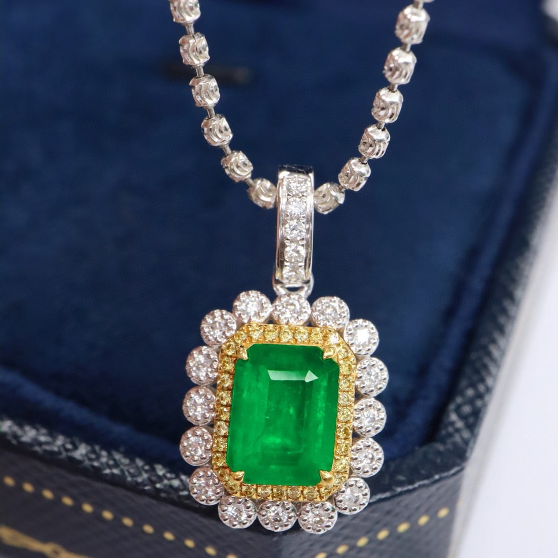 14k Gold 1.50 Ctw Vivid Green Natural Emerald & Diamond Pendant( Without Chain ) - 4