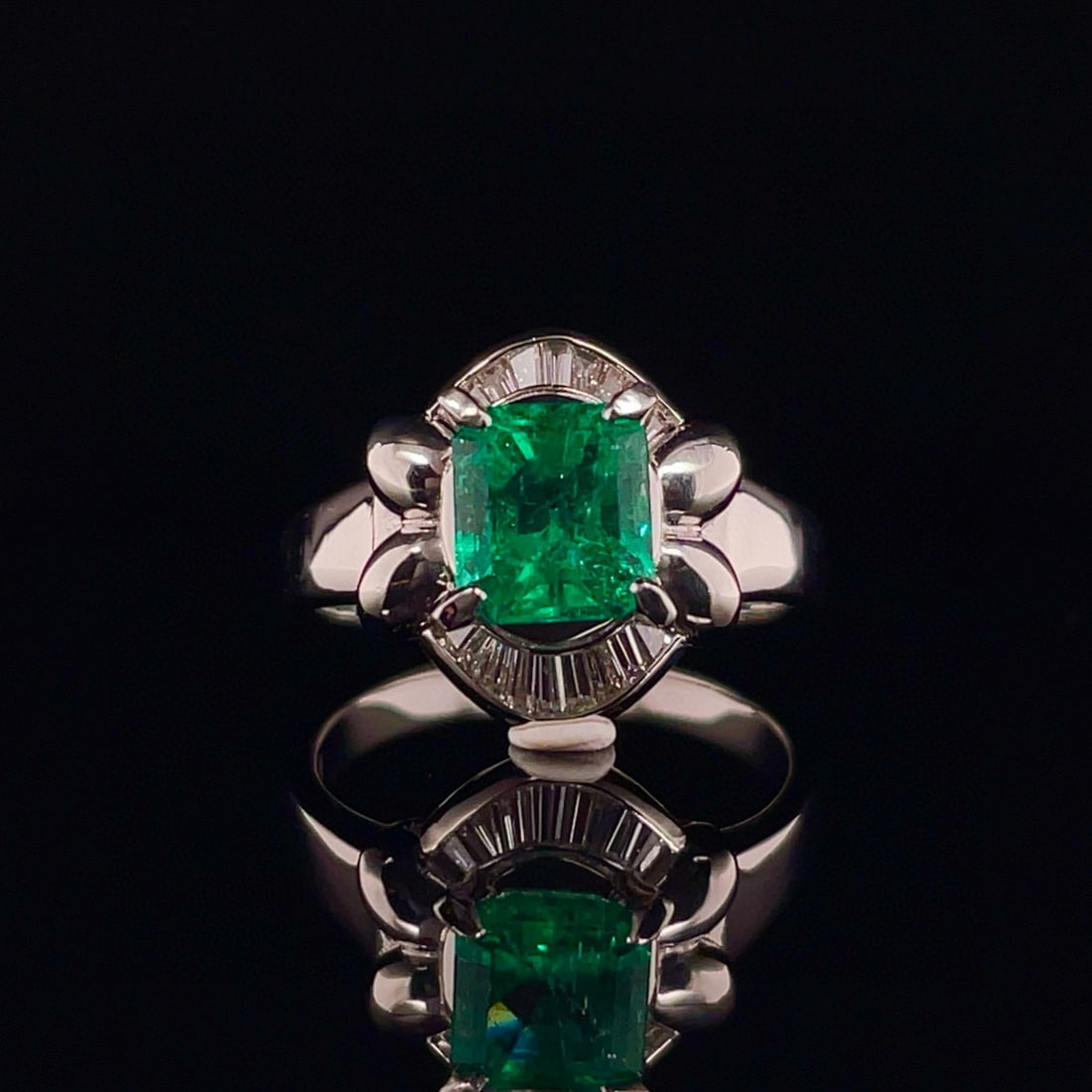 14k Gold 1.42 Ctw Vivid Green Natural Emerald & Diamond Ring: Ref:230994019 // gold content:14k gold // ring size:7. 25us // // main gemstone:emerald // shape:octagonal // carat weight:1. 18ct // color:vivid green // treatment:natural // // adjacent gemstone 2 :