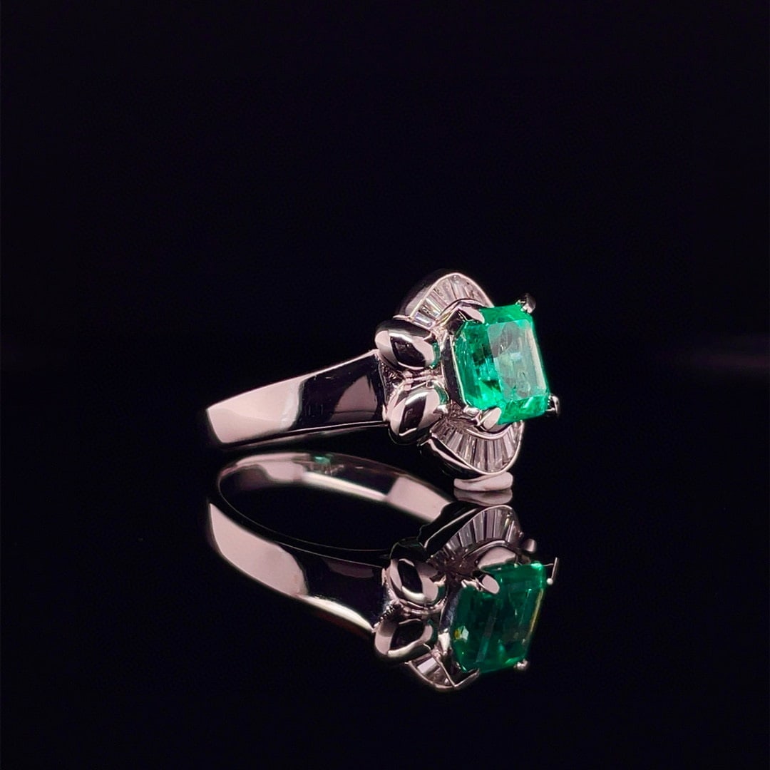 14k Gold 1.42 Ctw Vivid Green Natural Emerald & Diamond Ring - 3