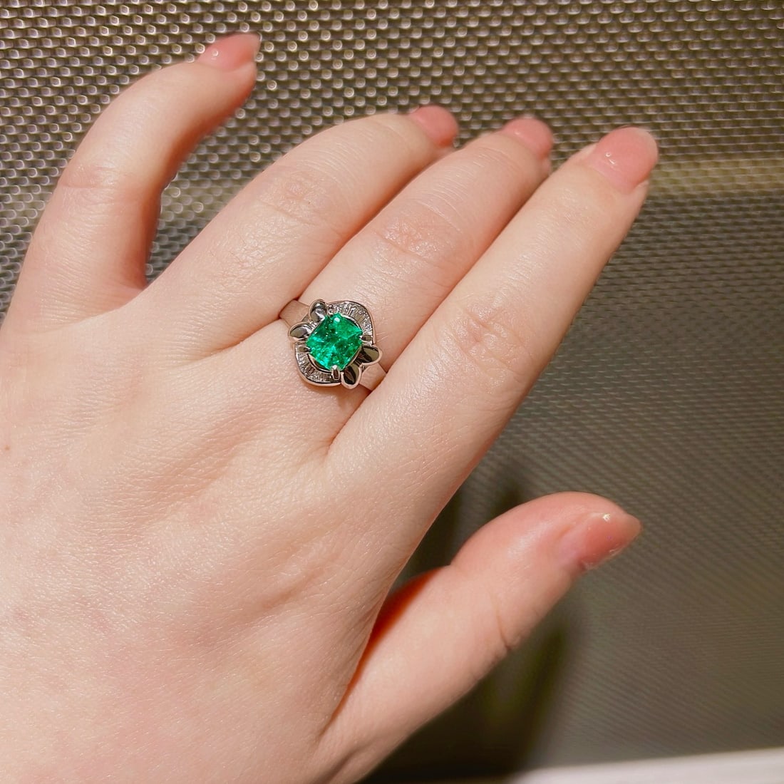 14k Gold 1.42 Ctw Vivid Green Natural Emerald & Diamond Ring - 5