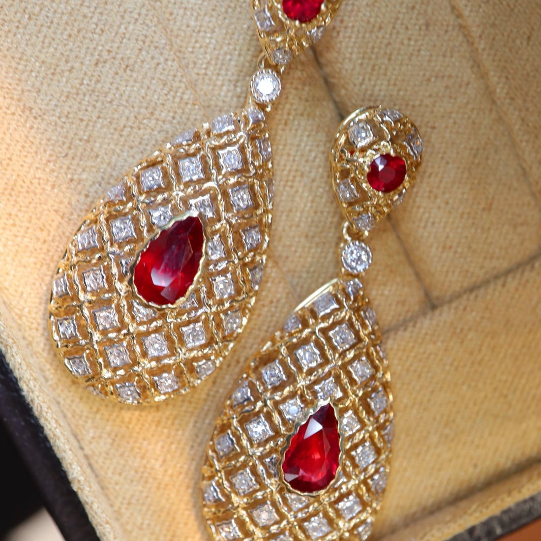 14k Gold 1.70 Ctw Natural Ruby & Diamond Earrings: Ref:230994025 // gold content:14k gold // main gemstone:ruby // shape:multiply // carat weight:1. 38ct // color:pigeonblood red // treatment:natural // // adjacent gemstone 2 : diamond // shape:round 